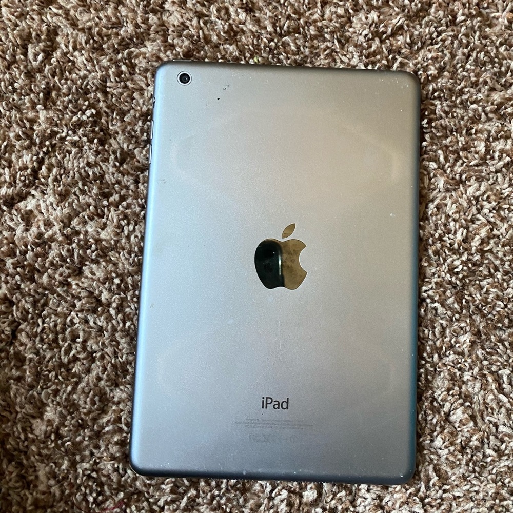 iPad Mini - Picture 2 of 2